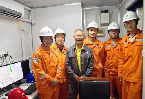 中国 海牛ⅱ号 创深海钻机钻探深度世界纪录